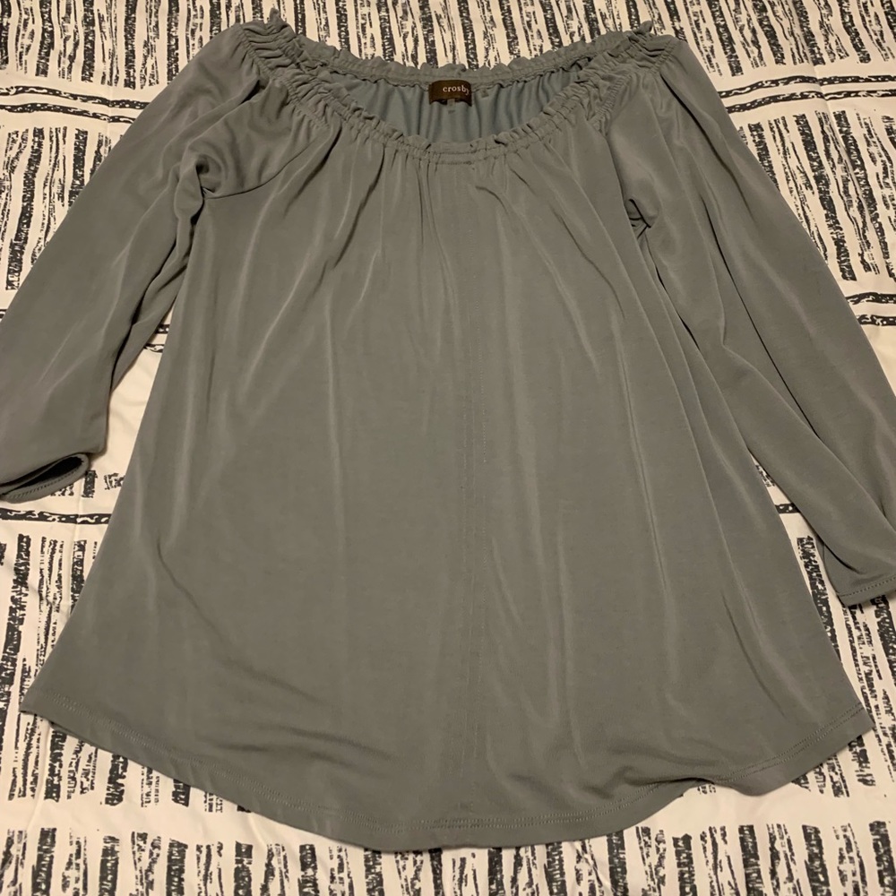 Off shoulder 3/4 sleeve light green top!!